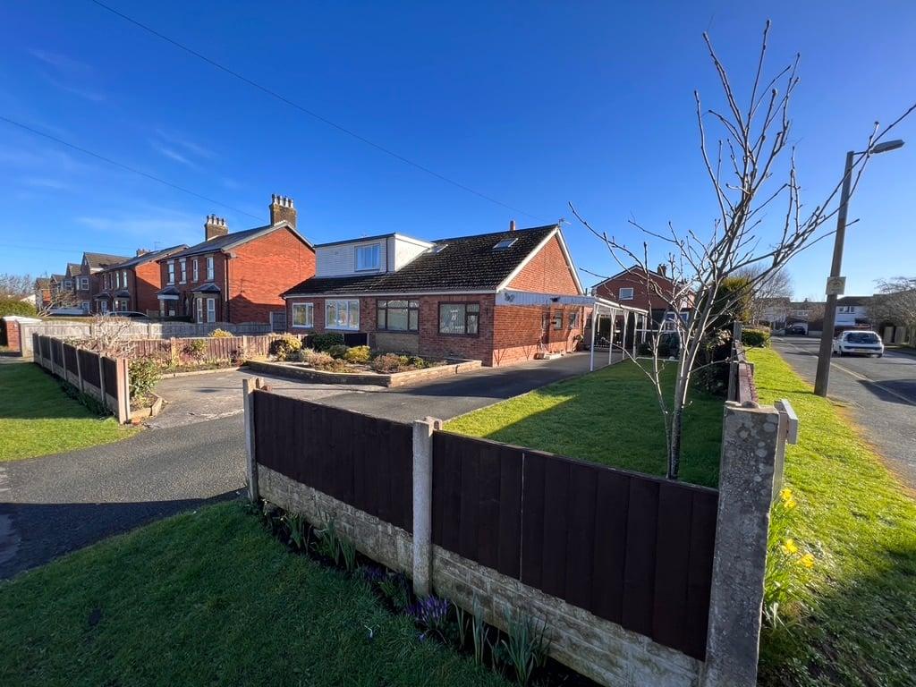 Smithy Lane, Much Hoole, Preston, PR4 3 bed semidetached bungalow for