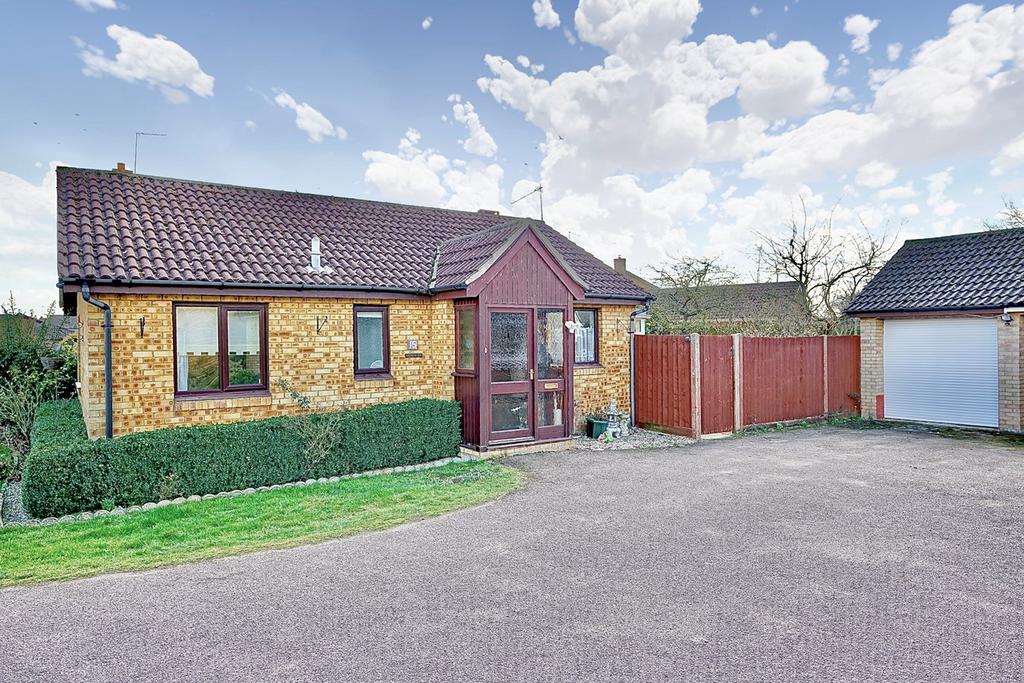 Roundhills Way, Sawtry, Huntingdon, PE28 2 bed detached bungalow for