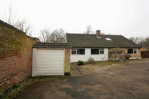 3 bedroom semi-detached bungalow for sale - Heatherdene Close, Mitcham