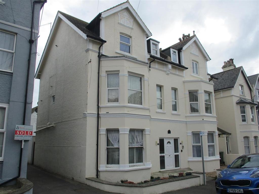 Wilton Road, BexhillOnSea 1 bed flat £695 pcm (£160 pw)