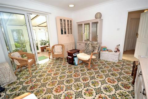 3 bedroom detached bungalow for sale - Main Road, Radcliffe-On-Trent, Nottingham