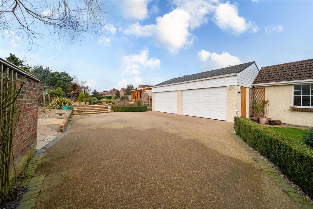 26 Church Lane, Little Driffield... 5 bed house £550,000