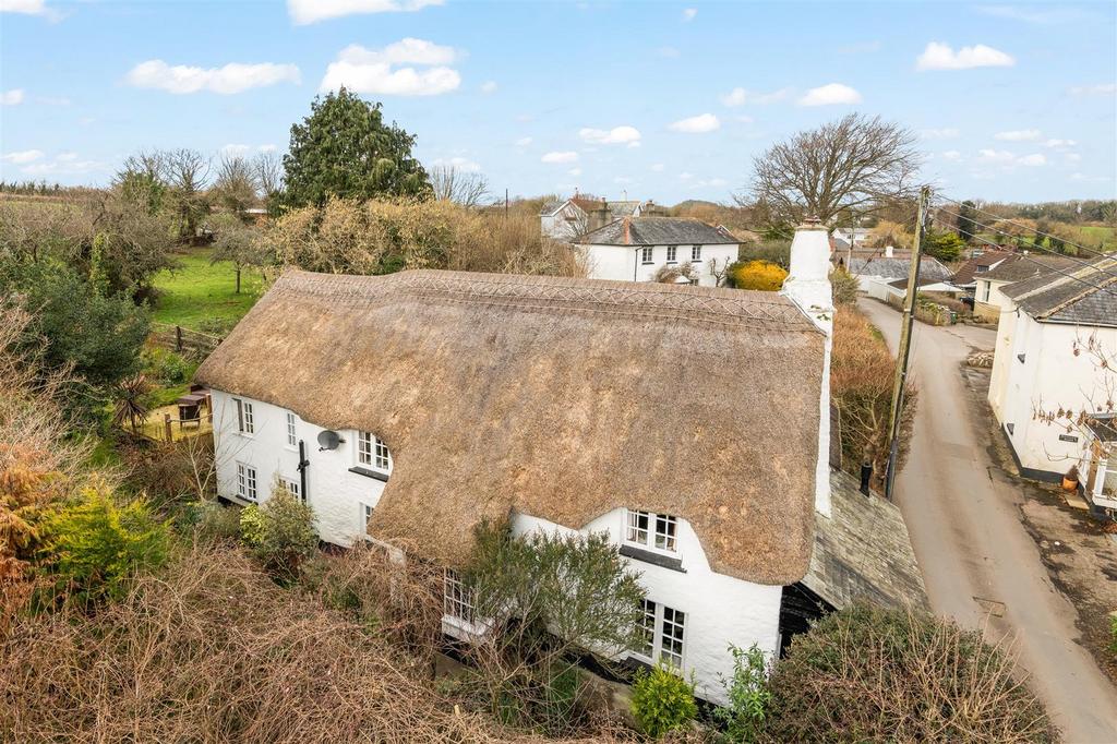 East Ogwell 3 bed detached house for sale £550,000