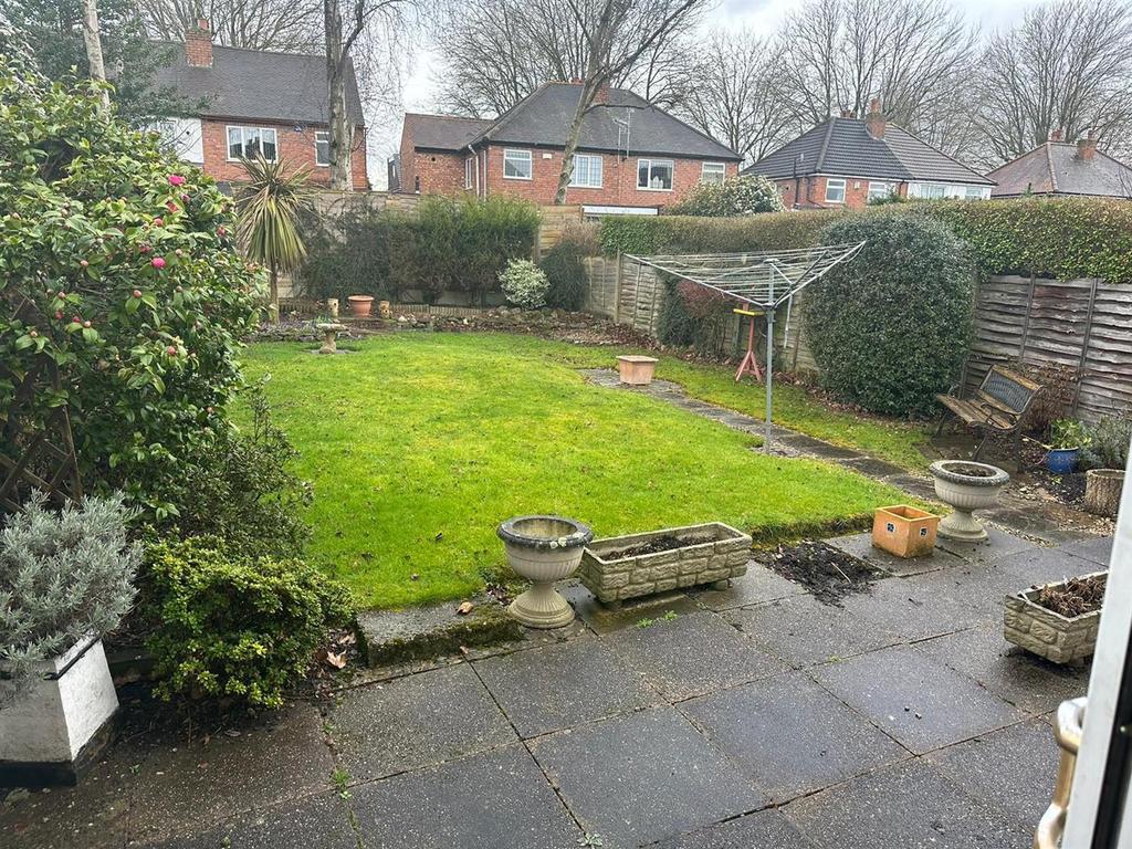 Delves Crescent, Walsall 4 bed house £1,300 pcm (£300 pw)