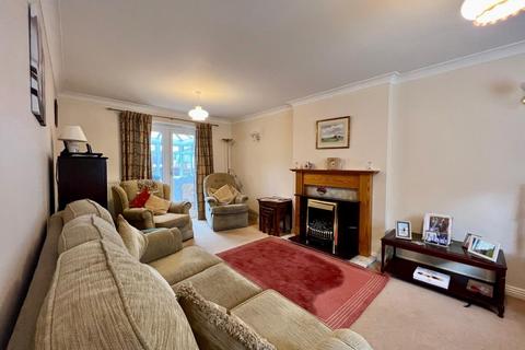 10 Downham View, Dursley, GL11 5GB