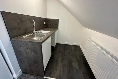 4 bedroom flat to rent, Croydon Road, Newcastle upon Tyne NE4