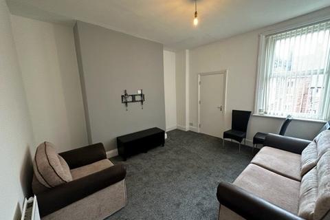 4 bedroom flat to rent, Croydon Road, Newcastle upon Tyne NE4