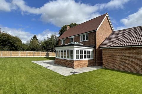 4 bedroom detached house for sale - Harwich Road, Colchester CO7