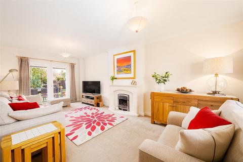 10 Highfield, Hatton Park, Warwick, CV35 7TQ