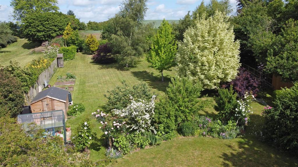 Ipswich IP8 5 bed detached house for sale £895,000