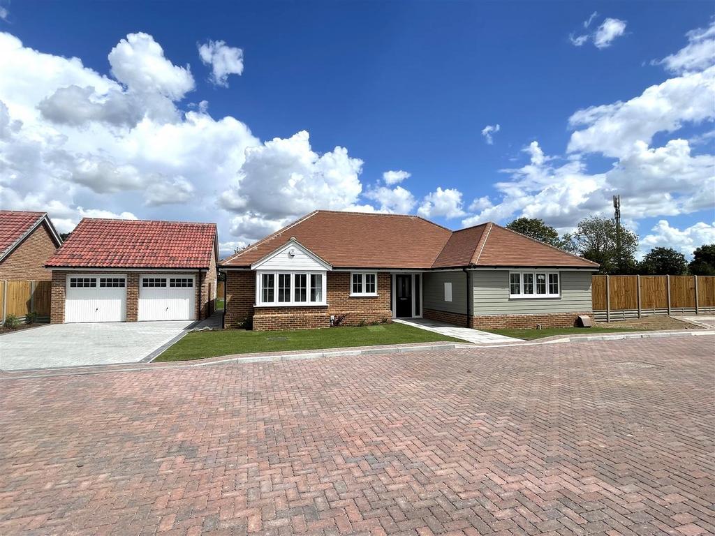 Harwich Road, Colchester CO7 3 bed detached bungalow for sale £695,000