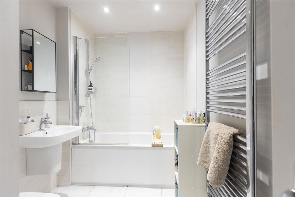 Bathroom suite