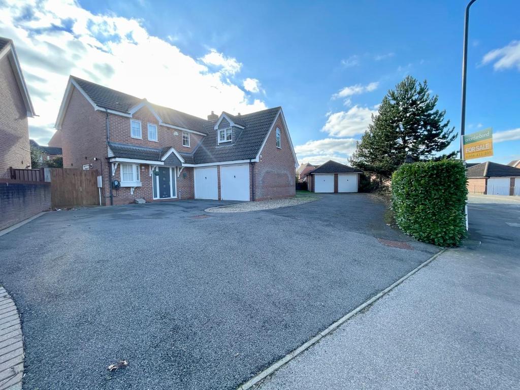 Bridge Meadow Way, Grange Park, Northampton NN4 5 bed detached house