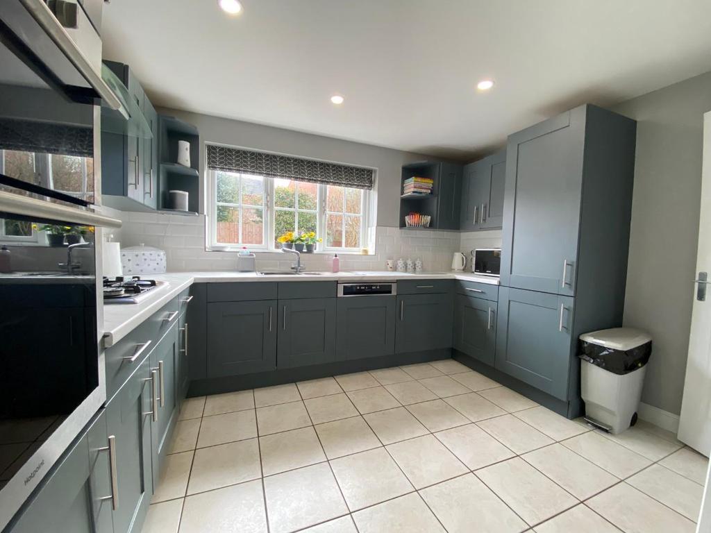 Bridge Meadow Way, Grange Park, Northampton NN4 5 bed detached house