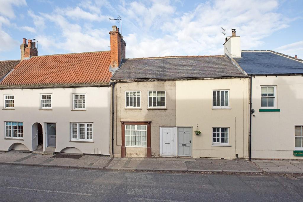 Briggate, Knaresborough 2 bed terraced house for sale £225,000