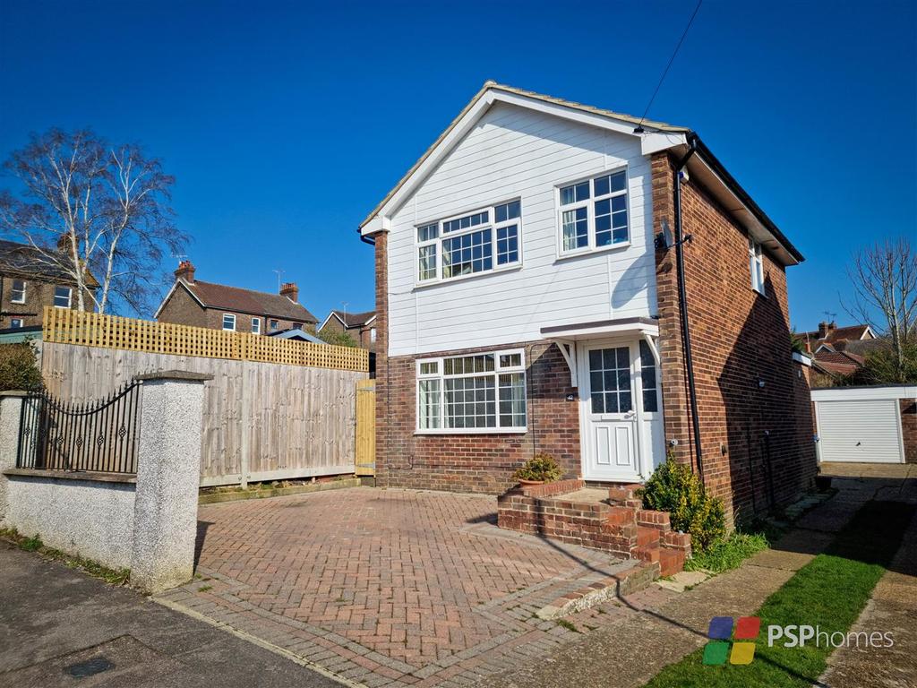 Bruce Close, Haywards Heath 3 bed detached house for sale £450,000