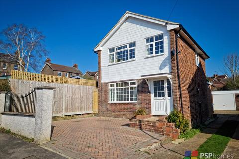 42 Bruce Close, Haywards Heath, RH16 4QE