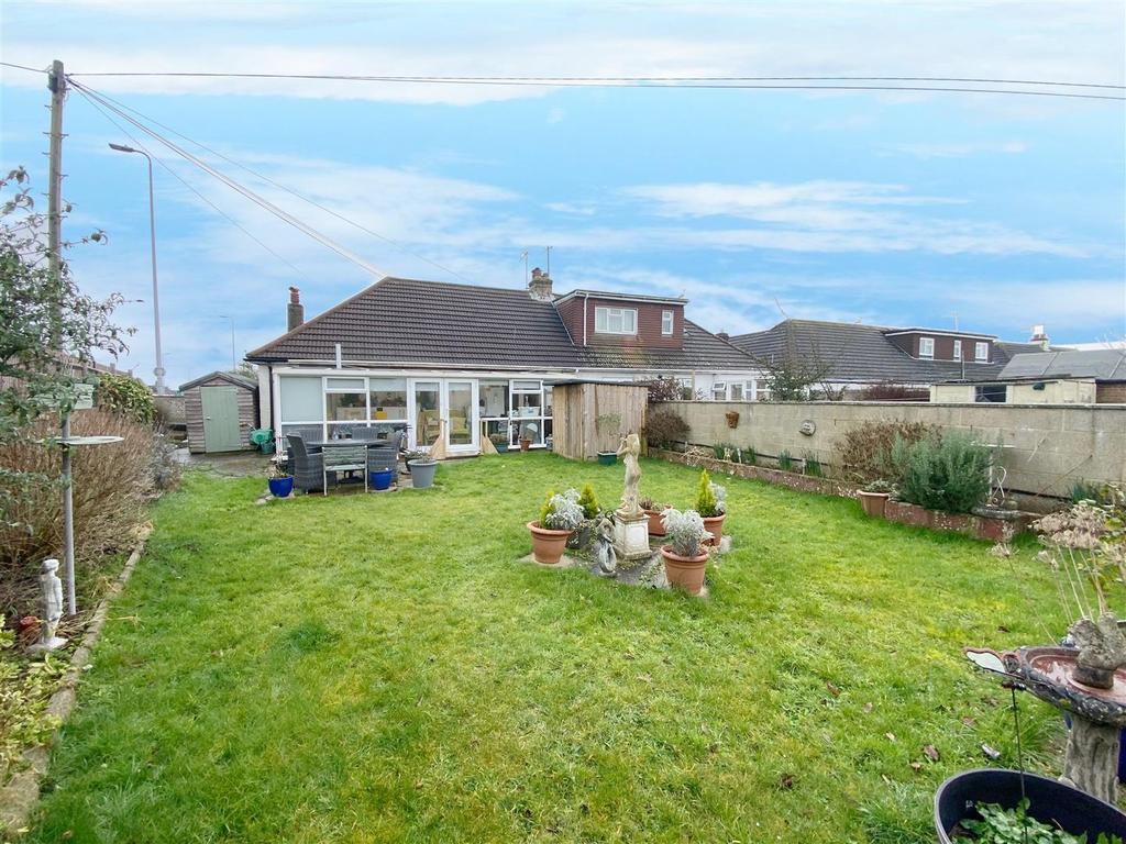 Grand Avenue, Lancing 2 bed semidetached house £325,000