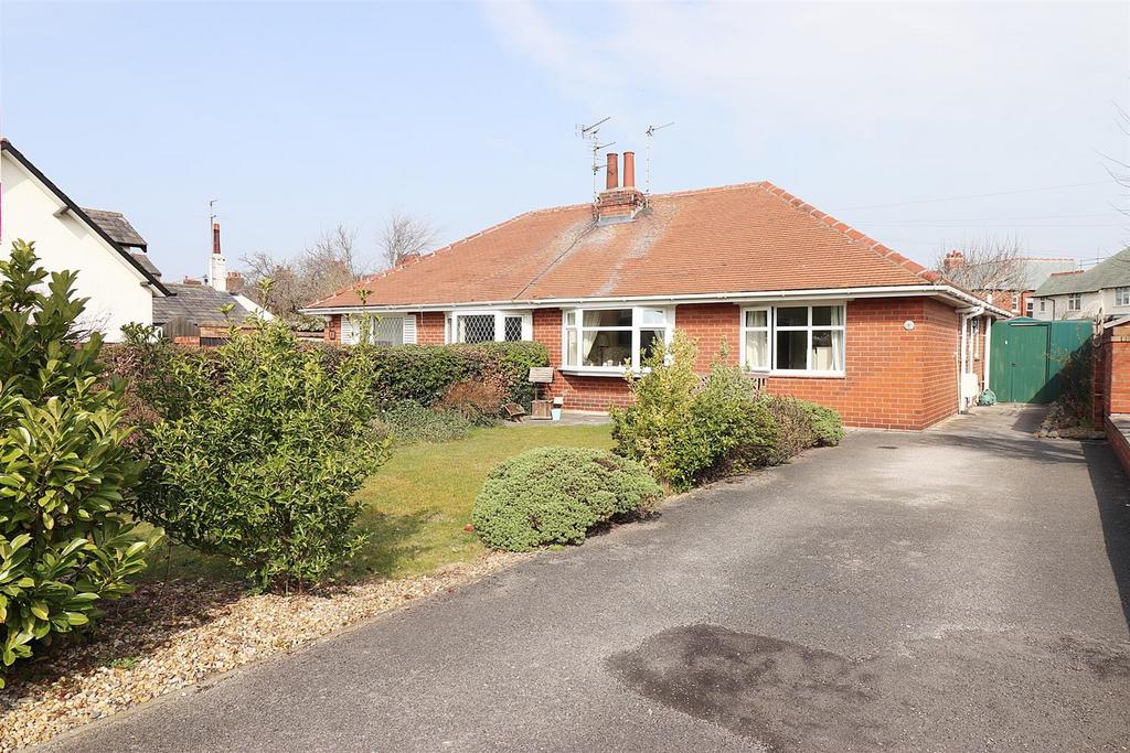 Commonside, Ansdell, Lytham St Annes 2 bed semidetached bungalow for