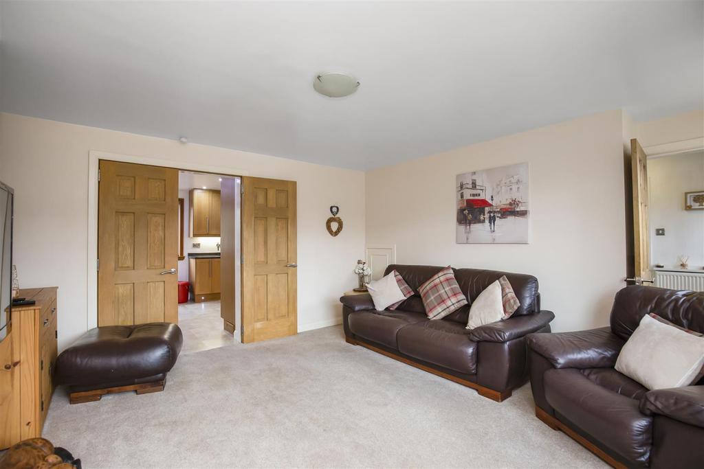 31 Birch Grove, Dunfermline, KY11 8BE 4 bed semidetached house £235,000
