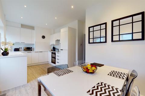24 Bridge Road, Cosgrove, Milton Keynes, MK19 7JH