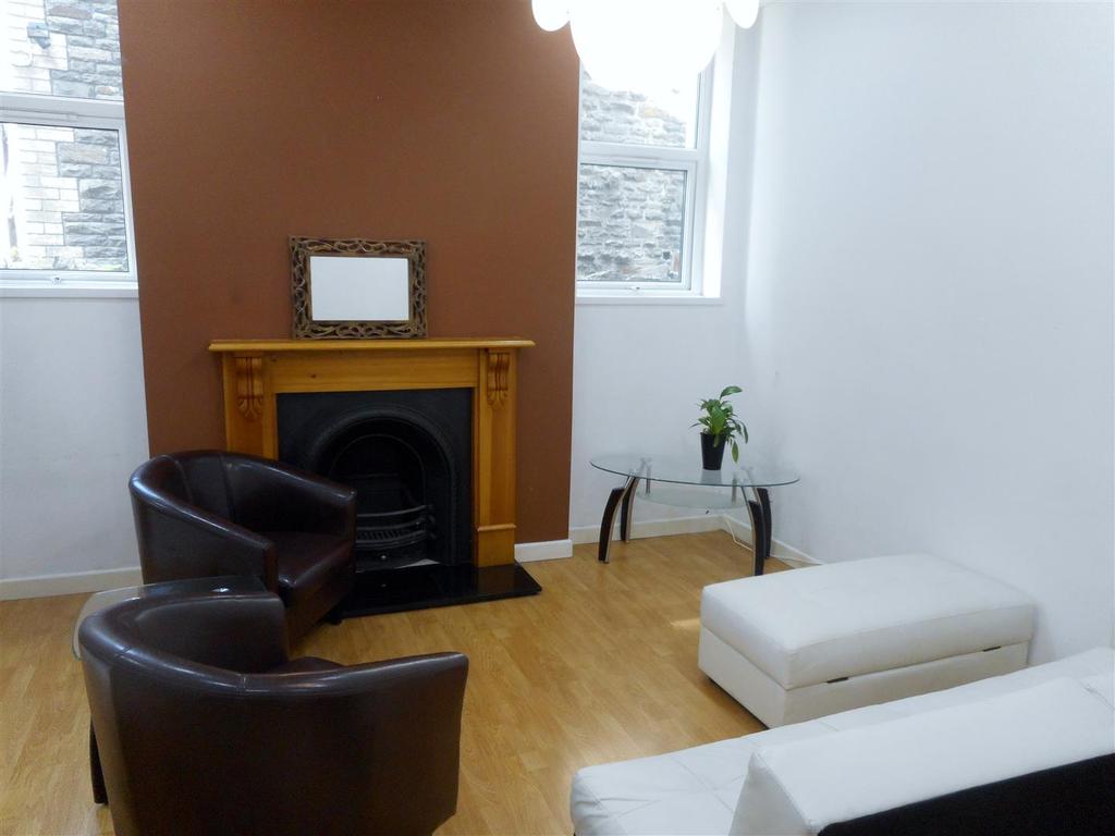 Richmond Road, Cardiff 1 bed flat £850 pcm (£196 pw)