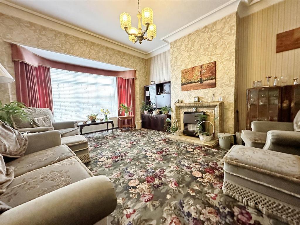 Clifton Drive, Lytham 4 bed semidetached house for sale £498,950