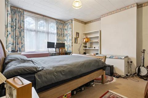 9 Merton Avenue, London, W4 1TA
