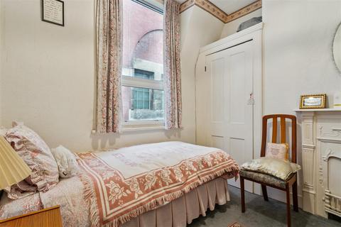9 Merton Avenue, London, W4 1TA