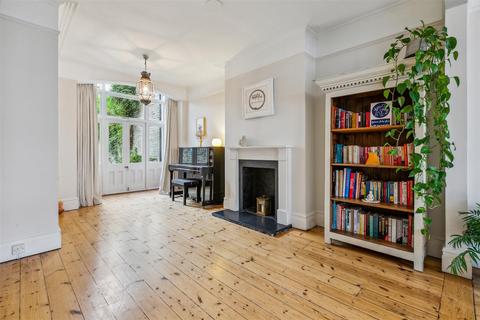 92 Woodstock Road, London, W4 1EG