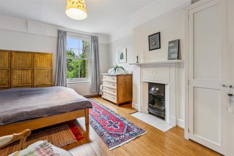 92 Woodstock Road, London, W4 1EG