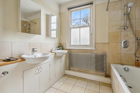 92 Woodstock Road, London, W4 1EG