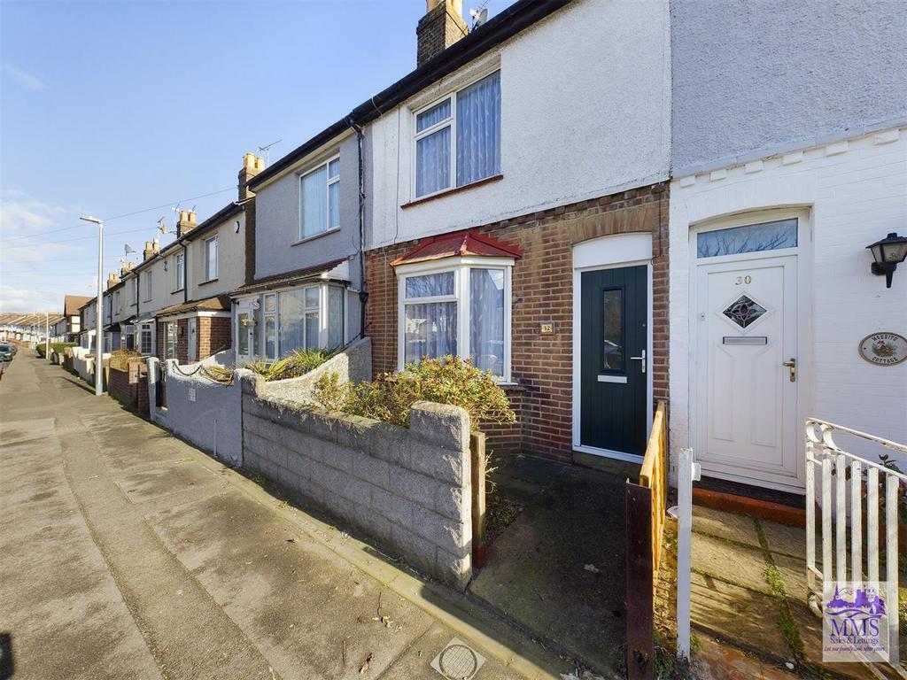 Maple Avenue, Gillingham 2 bed terraced house £240,000