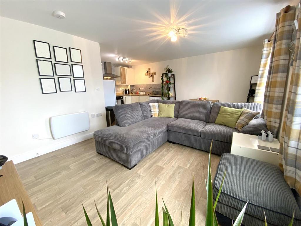 Sutton Bridge, Shrewsbury 2 bed flat £160,000