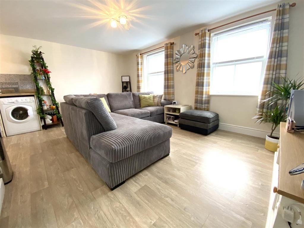 Sutton Bridge, Shrewsbury 2 bed flat £160,000