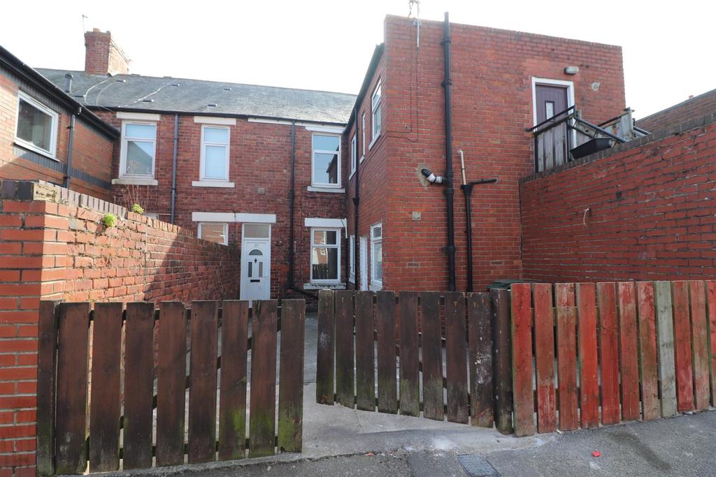 Castle Terrace, Ashington Pair of Flats 2 bed flat £400 pcm (£92 pw)