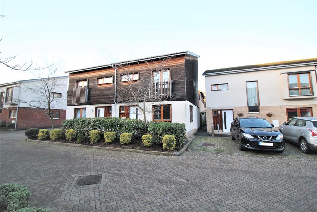 Great Mead, Chippenham 3 bed semidetached house to rent £1,150 pcm