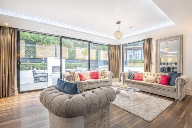 Living room 3.jpg