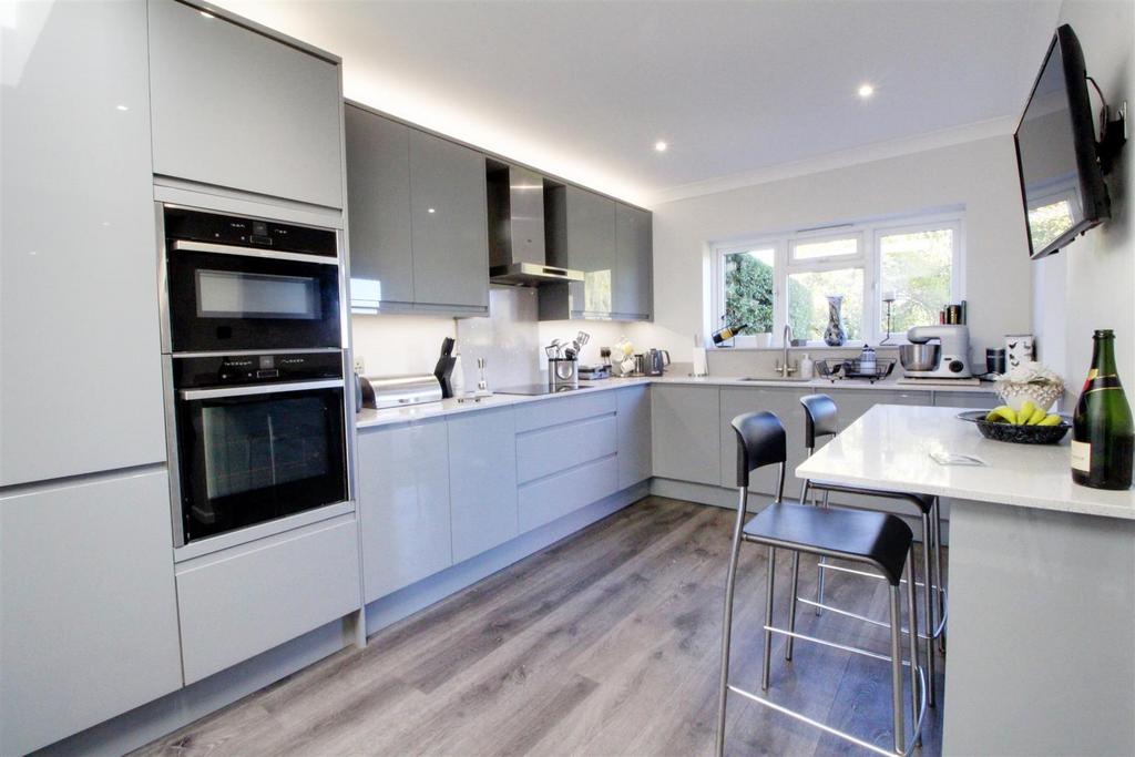 Kitchen1.jpg