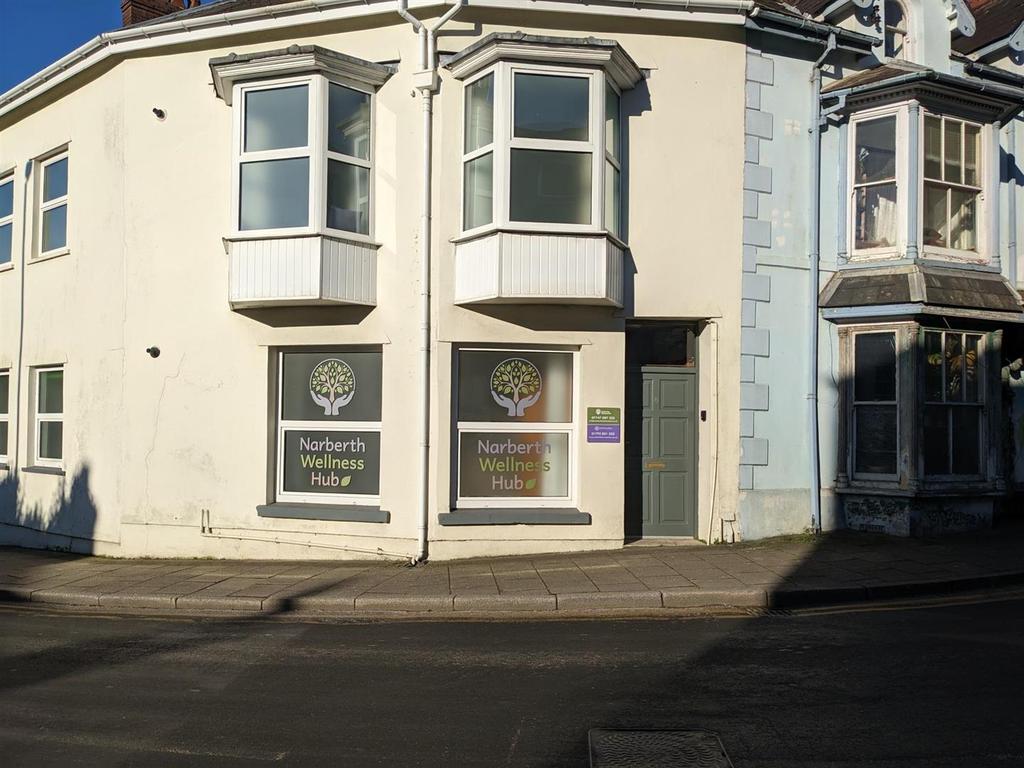 8 Market Street, Narberth 2 bed flat £626 pcm (£144 pw)