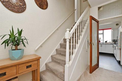 2 Barnfield Drive, Sheffield, S10 5TB