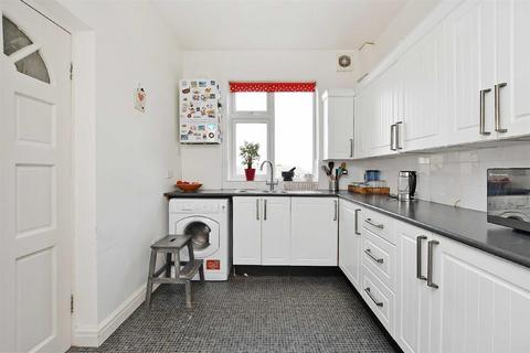 2 Barnfield Drive, Sheffield, S10 5TB