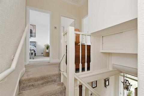 2 Barnfield Drive, Sheffield, S10 5TB