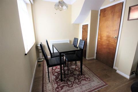 31 Birkdale Road, London, SE2 9HU