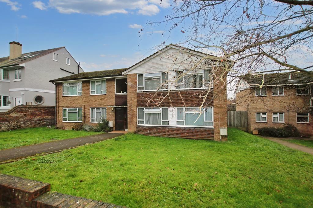 KINGSTON ROAD, LEATHERHEAD KT22 1 bed apartment £219,950