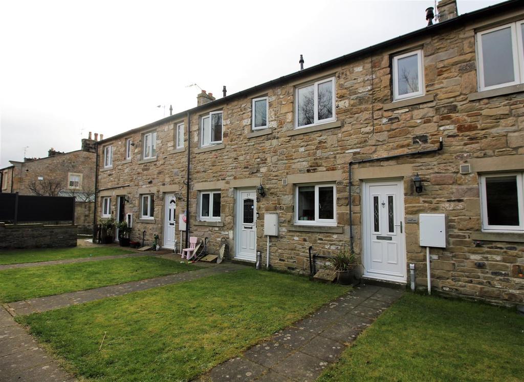 Priory Yard, Barnard Castle 2 bed terraced house £600 pcm (£138 pw)