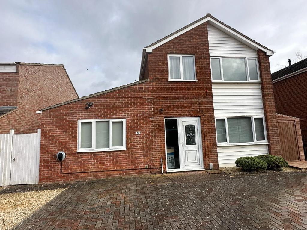 Austen Crescent, Liden, Swindon 3 bed detached house £1,250 pcm (£288 pw)