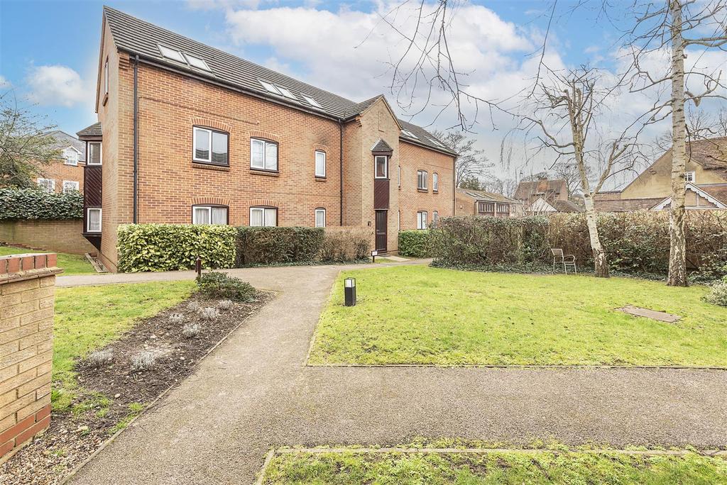 The Putterills, Harpenden 2 bed flat £395,000