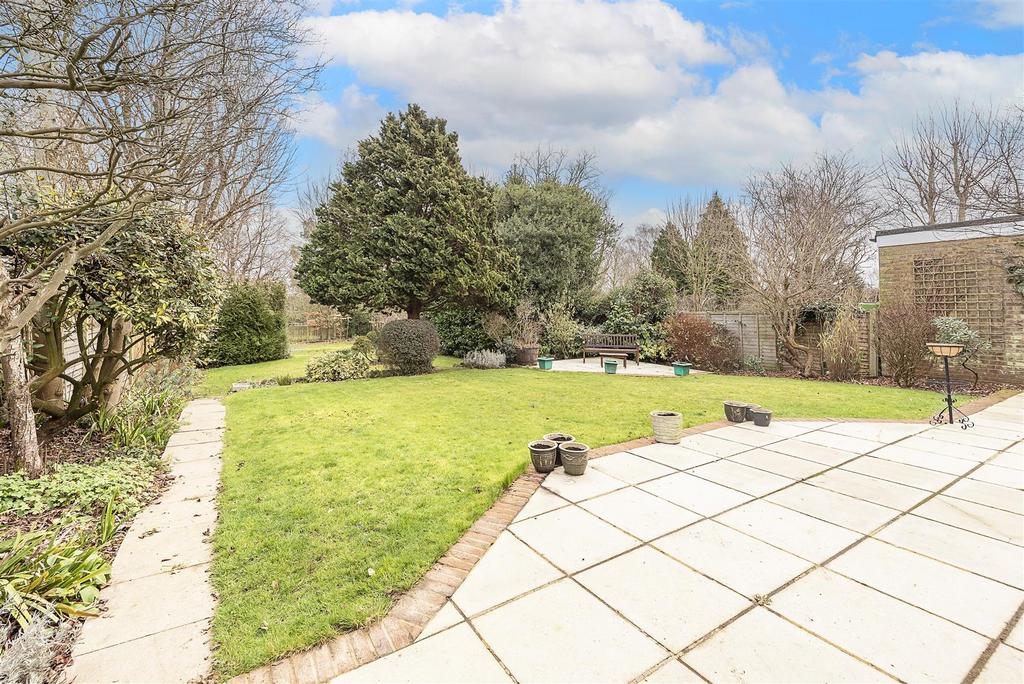 Dalkeith Road, Harpenden 3 bed detached house £1,395,000