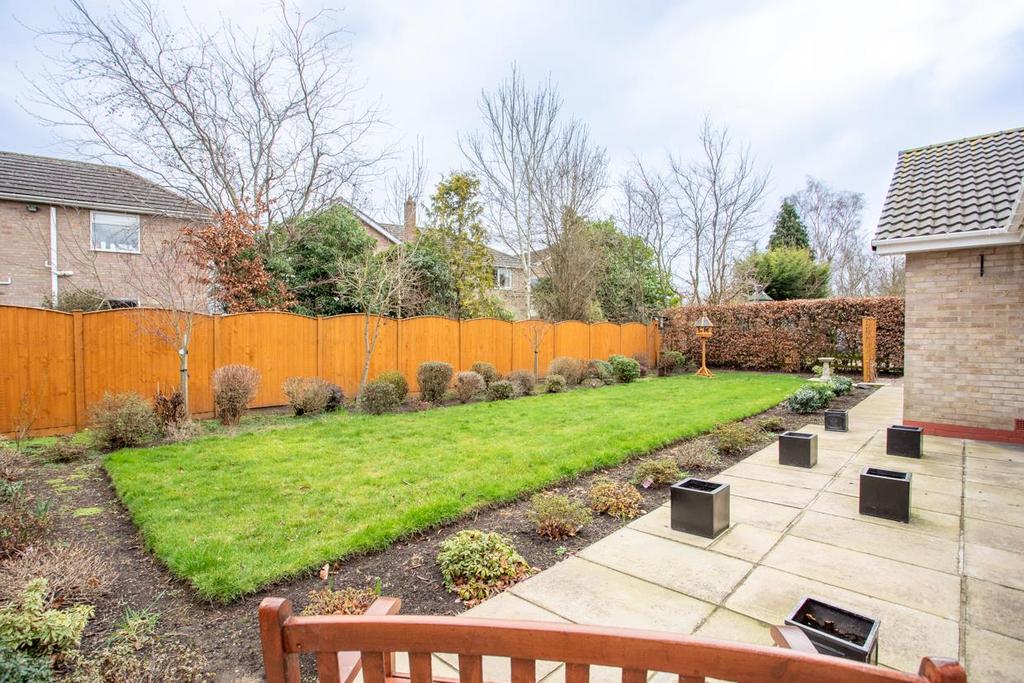 Broad Highway, Wheldrake, York, YO19 6BU 3 bed detached bungalow for